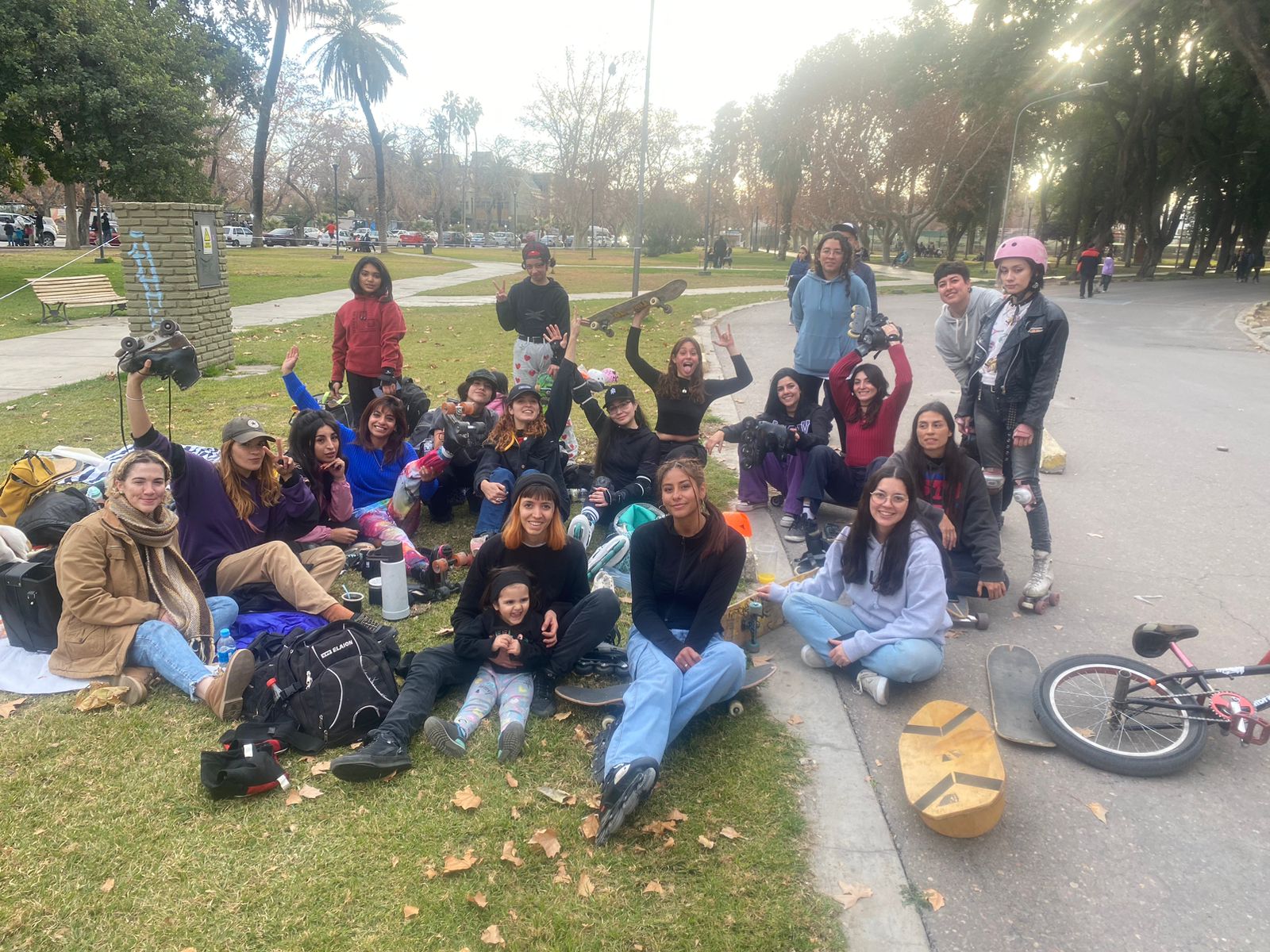 Encuentro Femenino sobre Ruedas: más de 20 chicas realizaron piruetas en el Parque