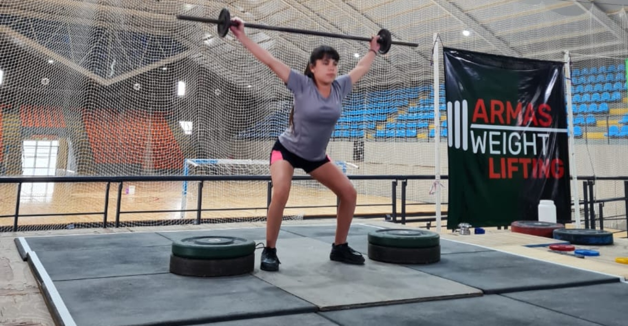 Las mujeres se destacan en el primer torneo interprovincial de levantamiento de pesas en San Juan