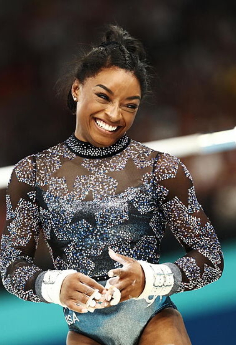 Simone Biles hace historia al cosechar su quinta medalla de oro