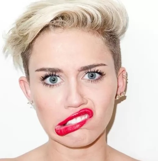 Miley Cyrus confiesa sus dudas sobre la maternidad 