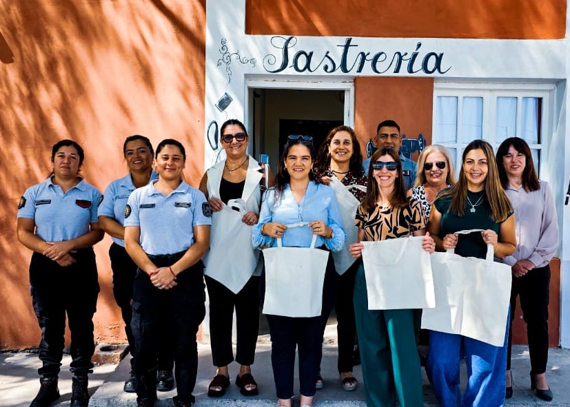 Las mujeres del penal confeccionaron las bolsas para Voces Vitales