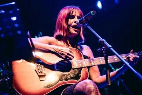 El grito de Fabiana Cantilo en San Juan: pidió justicia por Agostina ante un Teatro Sarmiento colmado