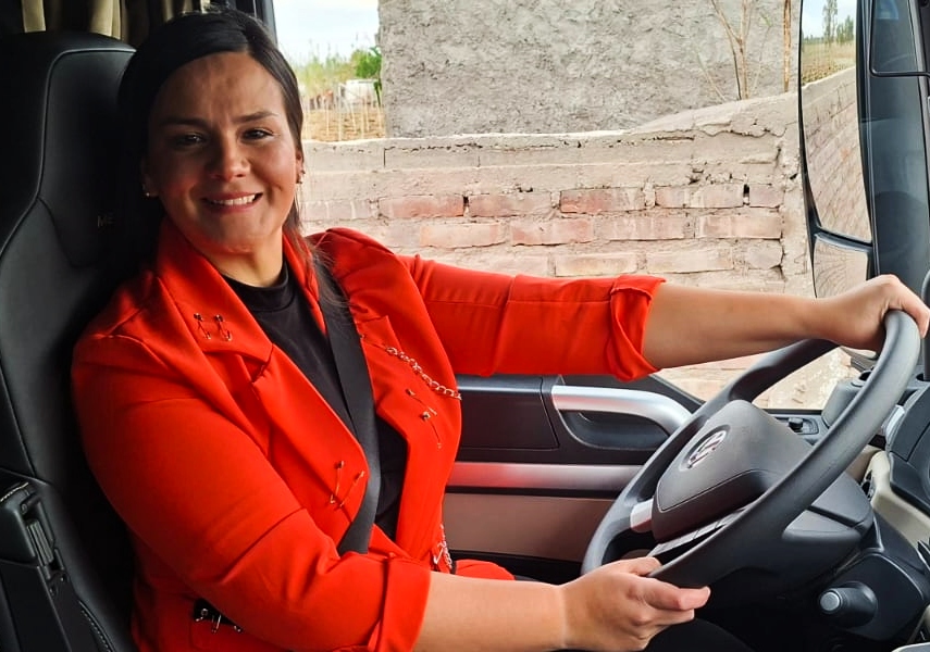Tiene 33 años, dirige una empresa de transporte y busca saber cuántas mujeres hay en el rubro