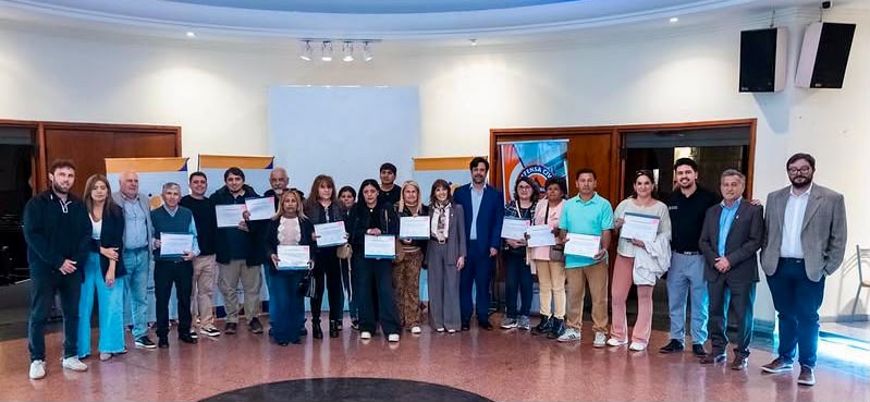 Susana Laciar entregó certificados de formación a uniones vecinales